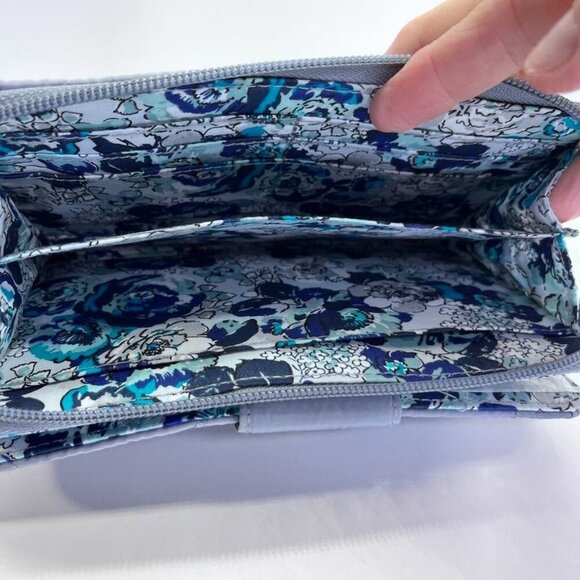 Vera Bradley Women's Performance Nylon Turnlock Wallet  in Gray RFID Protection - Picture 3 of 10